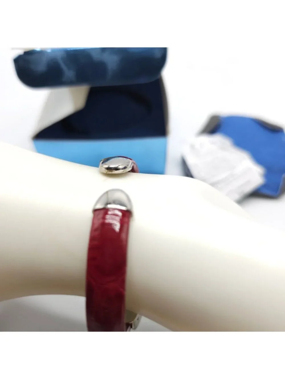 2005 Avon January Red Garnet Birthstones W/Leather Hindge Cuff Ladies Watch